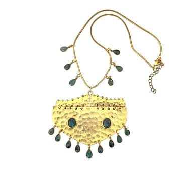 COLAR "RAINHA" LATÃO COM BANHO OURO 24KT, COM RAÍS DE ESMERALDA